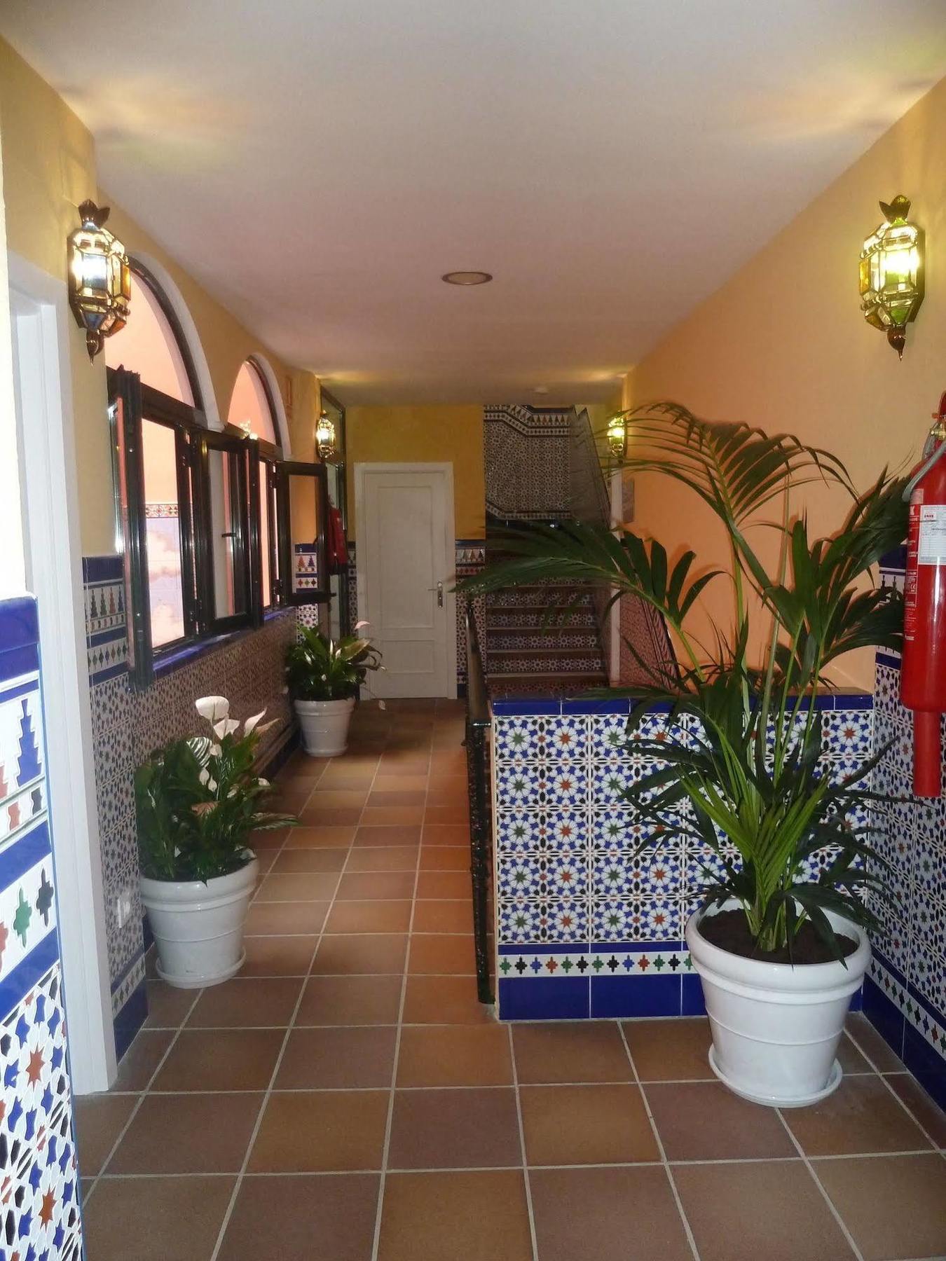 Dona Lina Hotel 2*